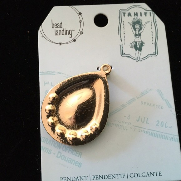 Bead Landing Tahiti  Pendant Green Crystal Tropical Theme - Picture 3 of 4